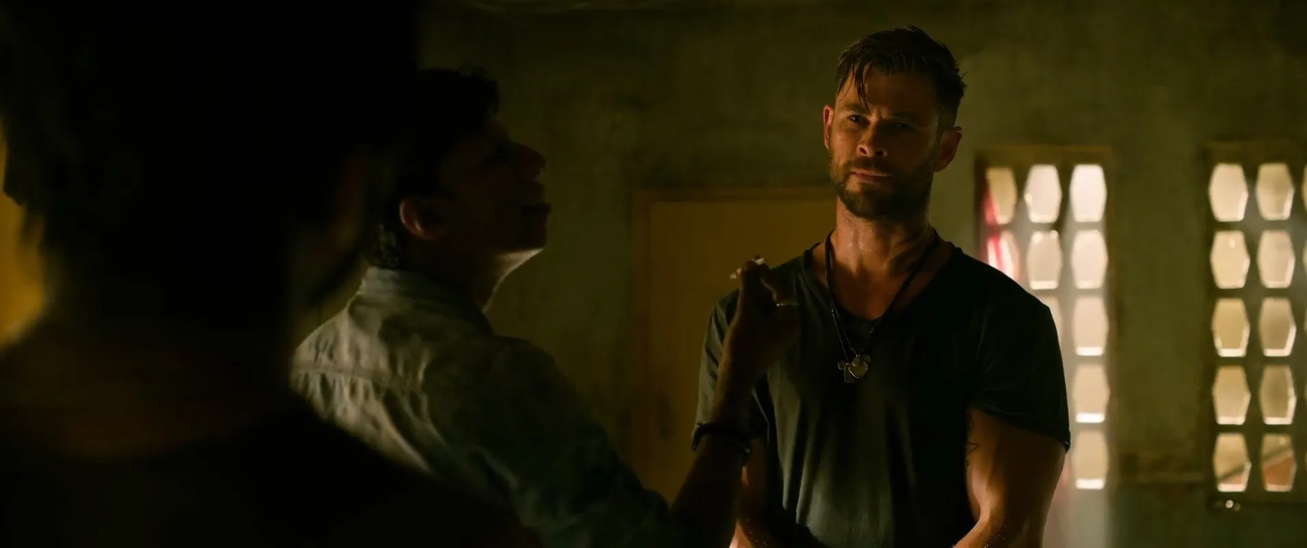Extraction (2020) Hindi Dual Audio Web-DL 720p – 480p Screenshot